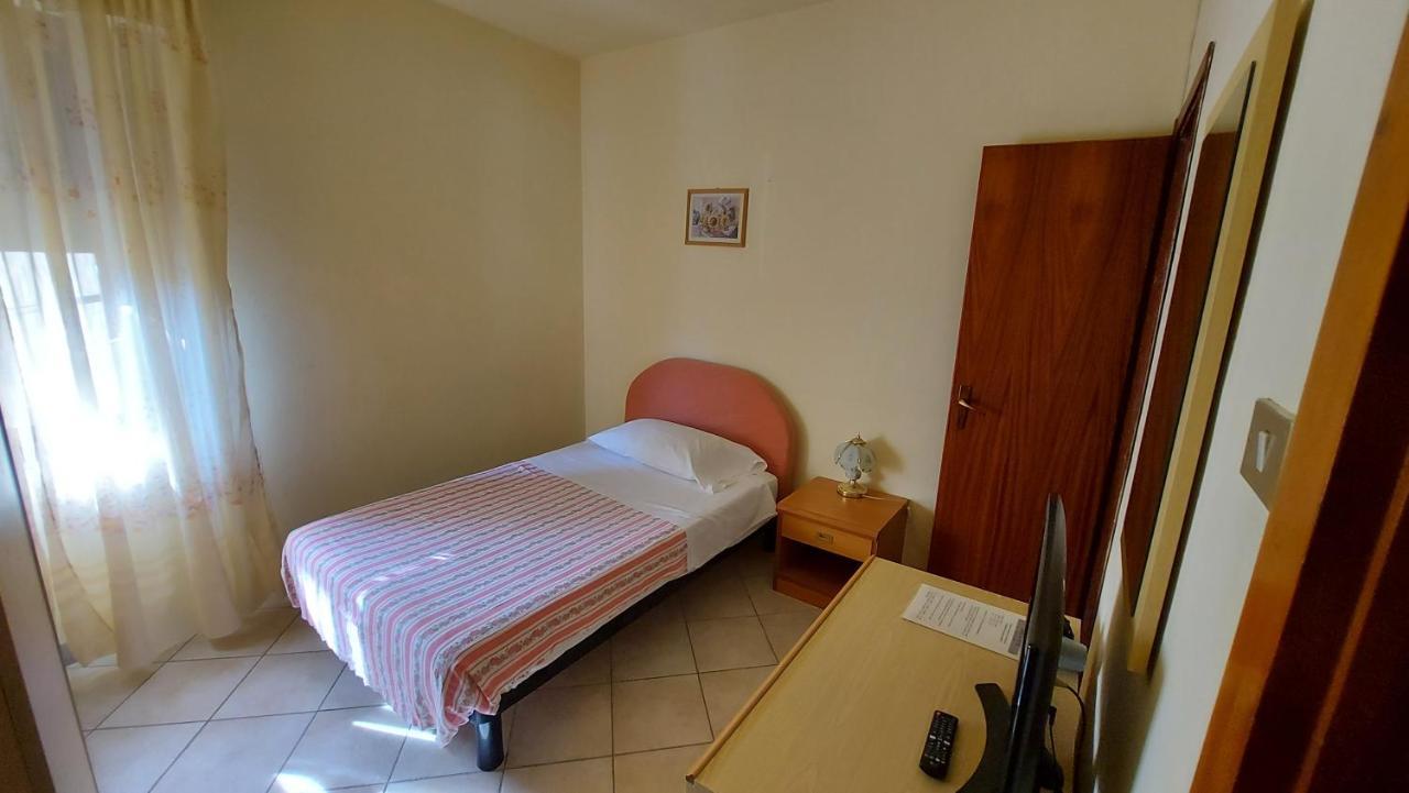 Momigno Amelia Hotel מראה חיצוני תמונה