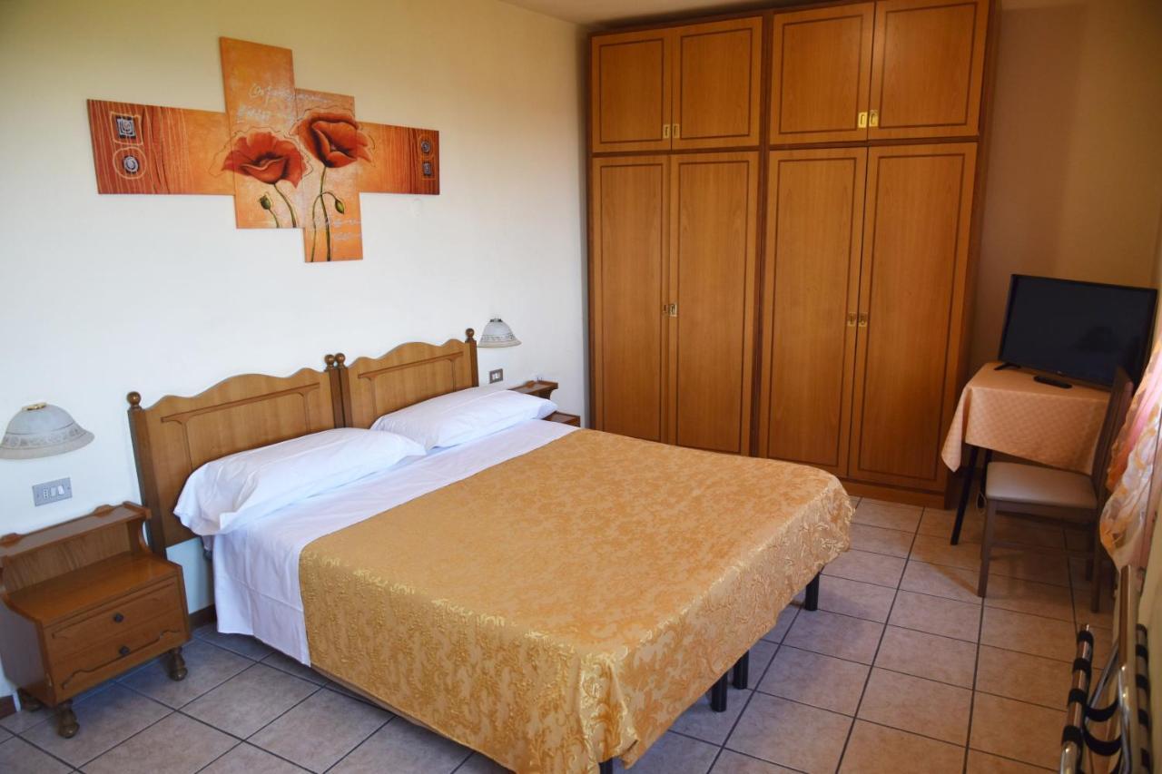 Momigno Amelia Hotel מראה חיצוני תמונה