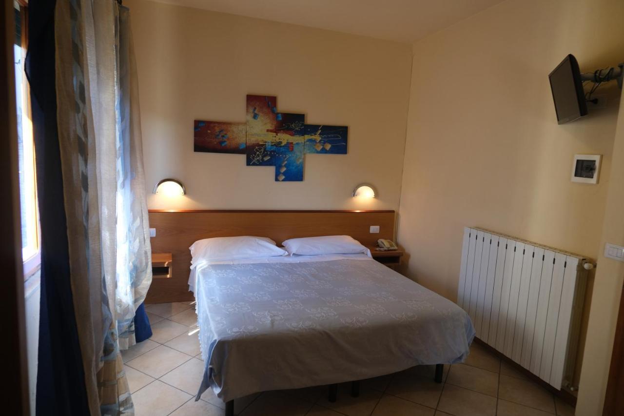 Momigno Amelia Hotel מראה חיצוני תמונה