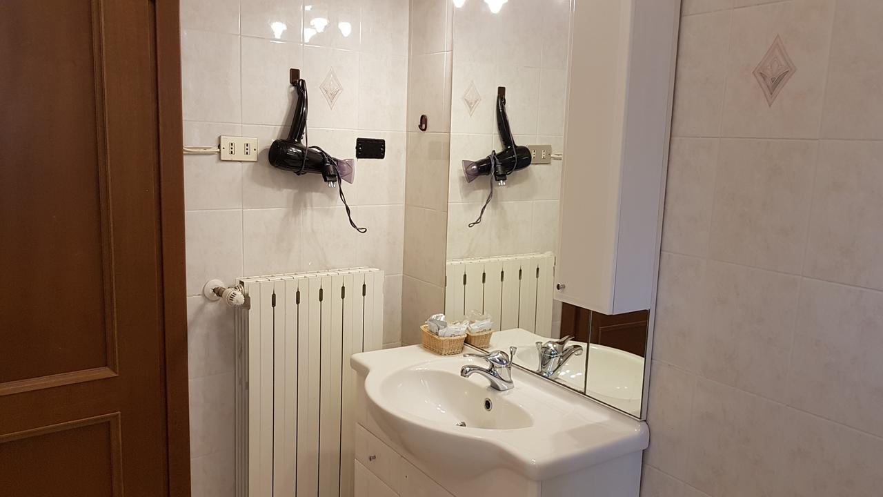 Momigno Amelia Hotel מראה חיצוני תמונה